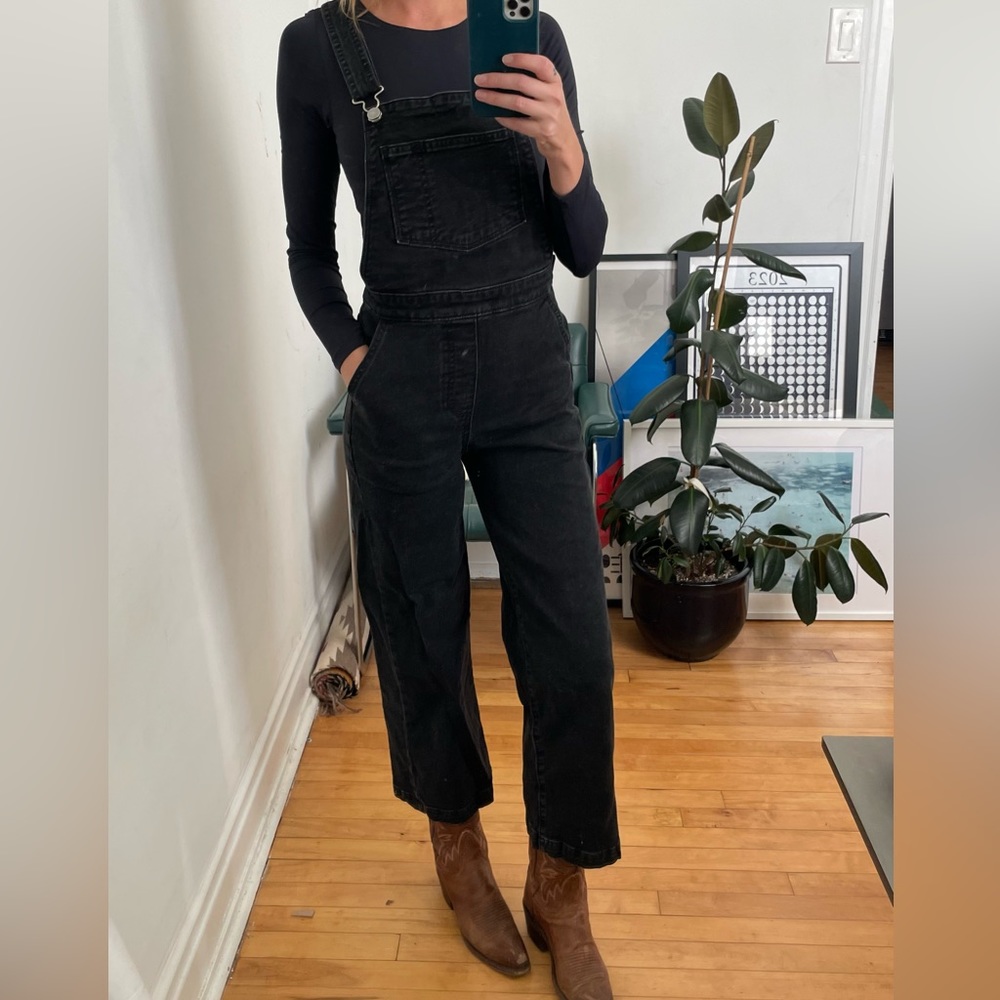 Black Levi’s overalls